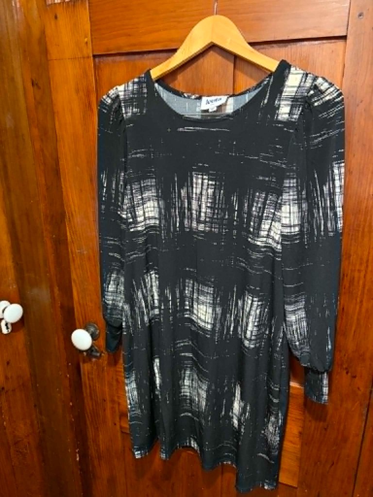 Nwt Leota Nyc Black And Cream Sheath Dress Boatneck Long Sleeve Small — image 3 of 6